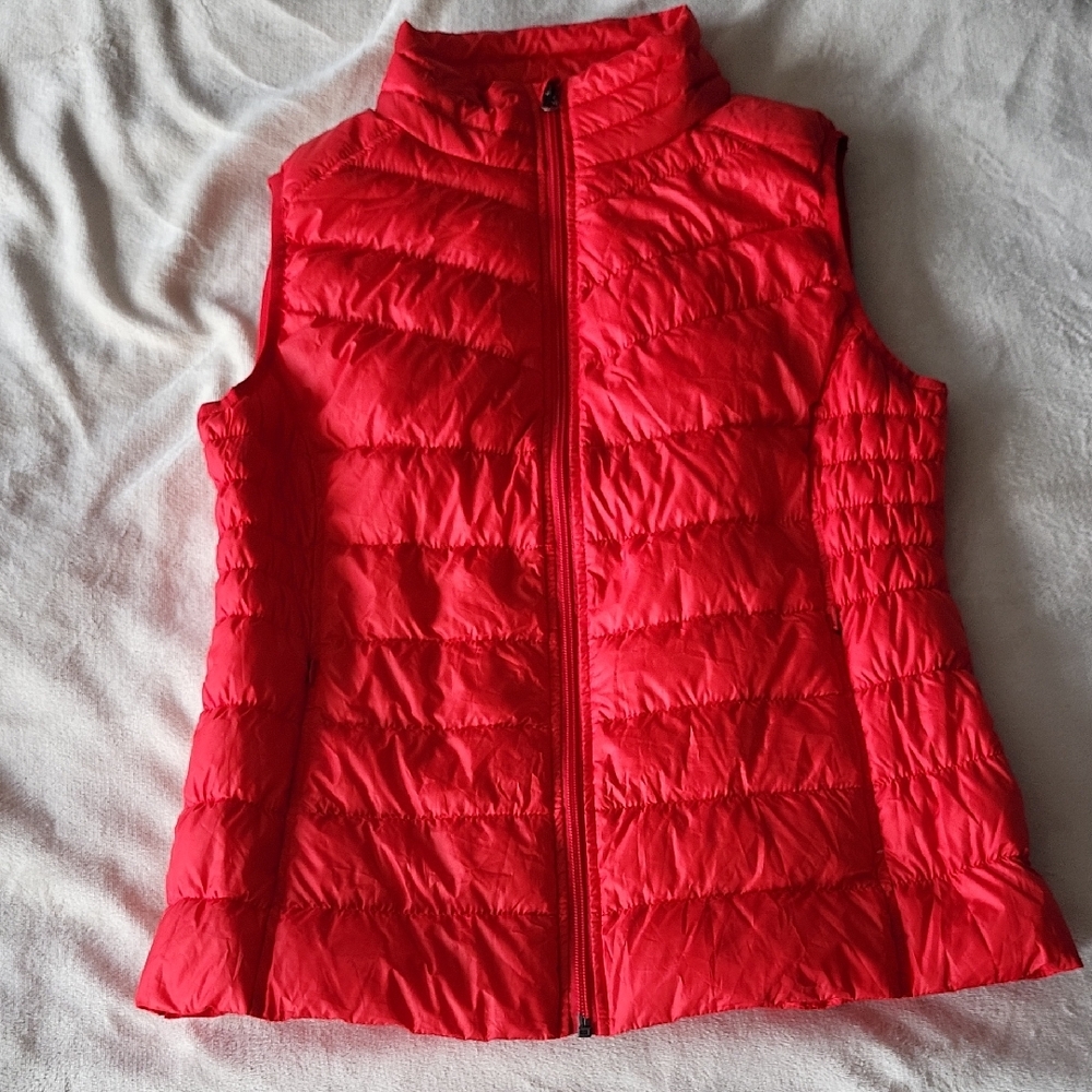 Lightweight Red Quilted Puffer Vest - Women's Sleeveless Jacket